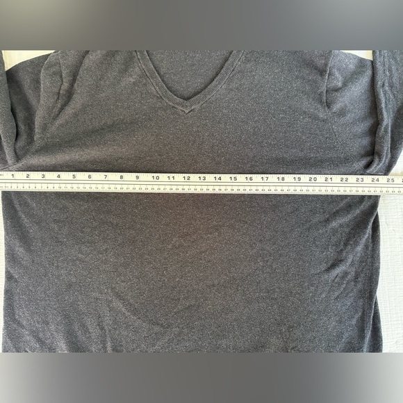VGUC J.Crew 95% Cotton 5% Cashmere V-Neck Sweater Men’s Large Gray Fall 2011 - Picture 3 of 5